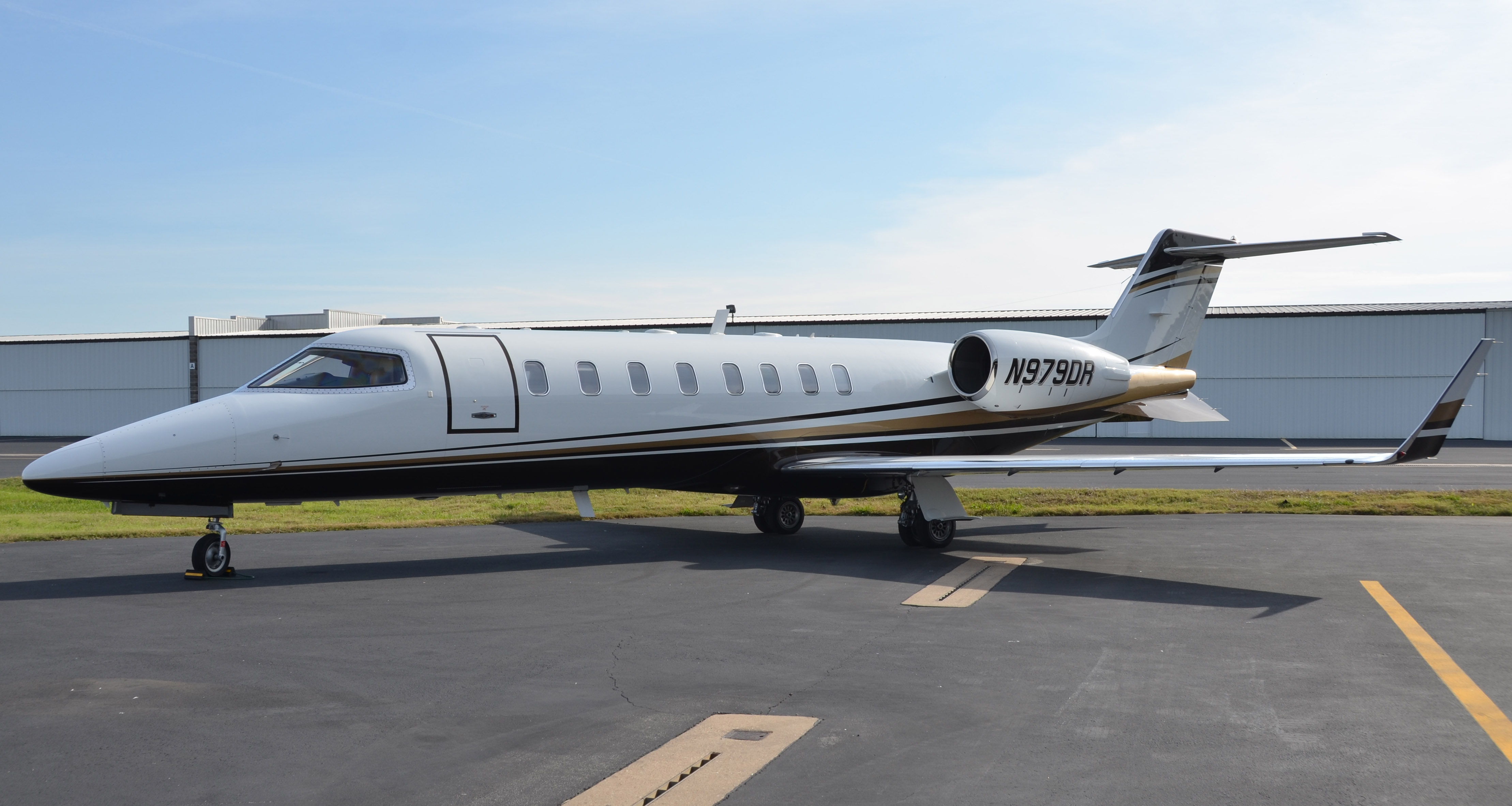 Image of tail N979DR