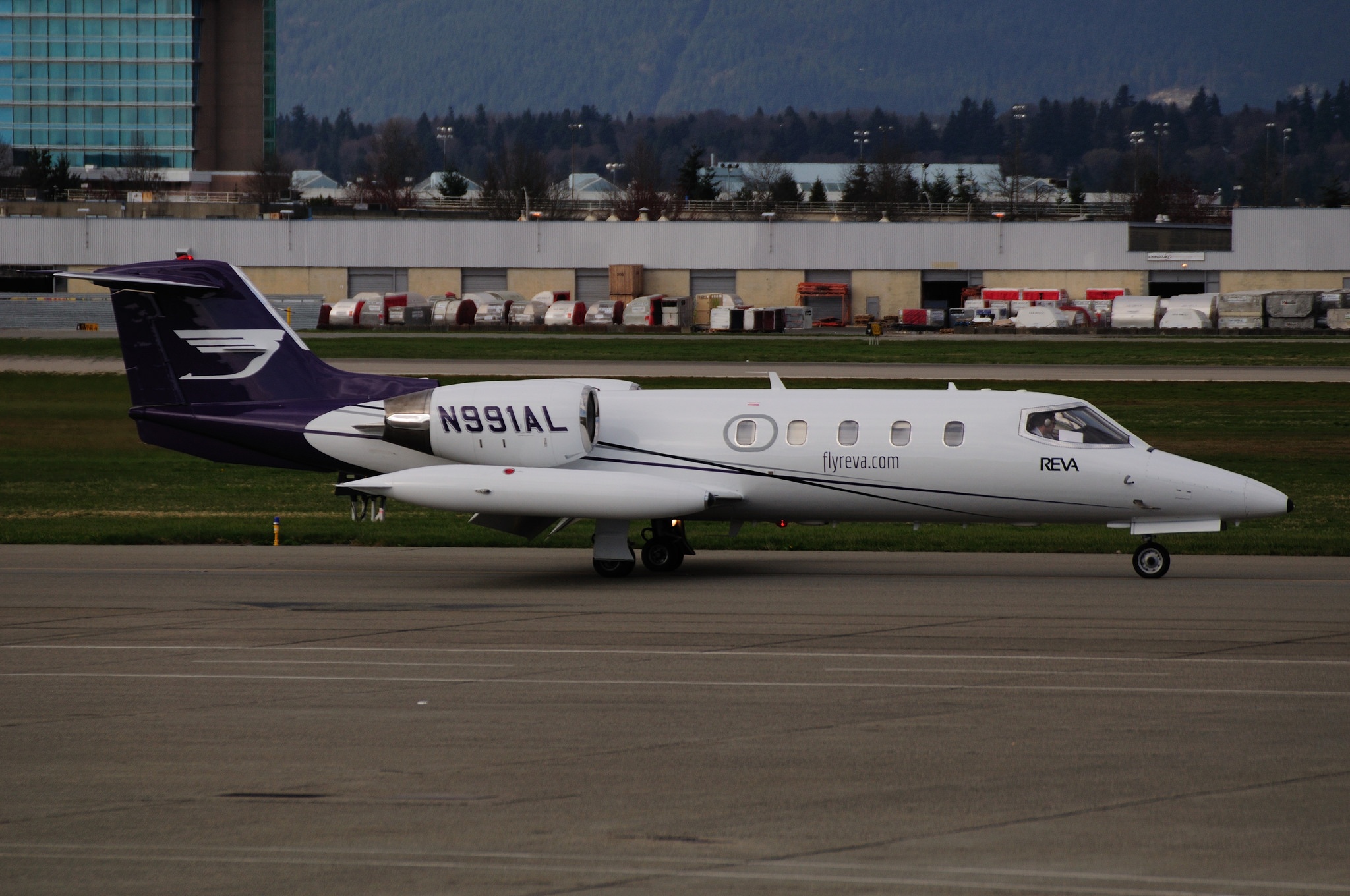 Image of tail N981AL