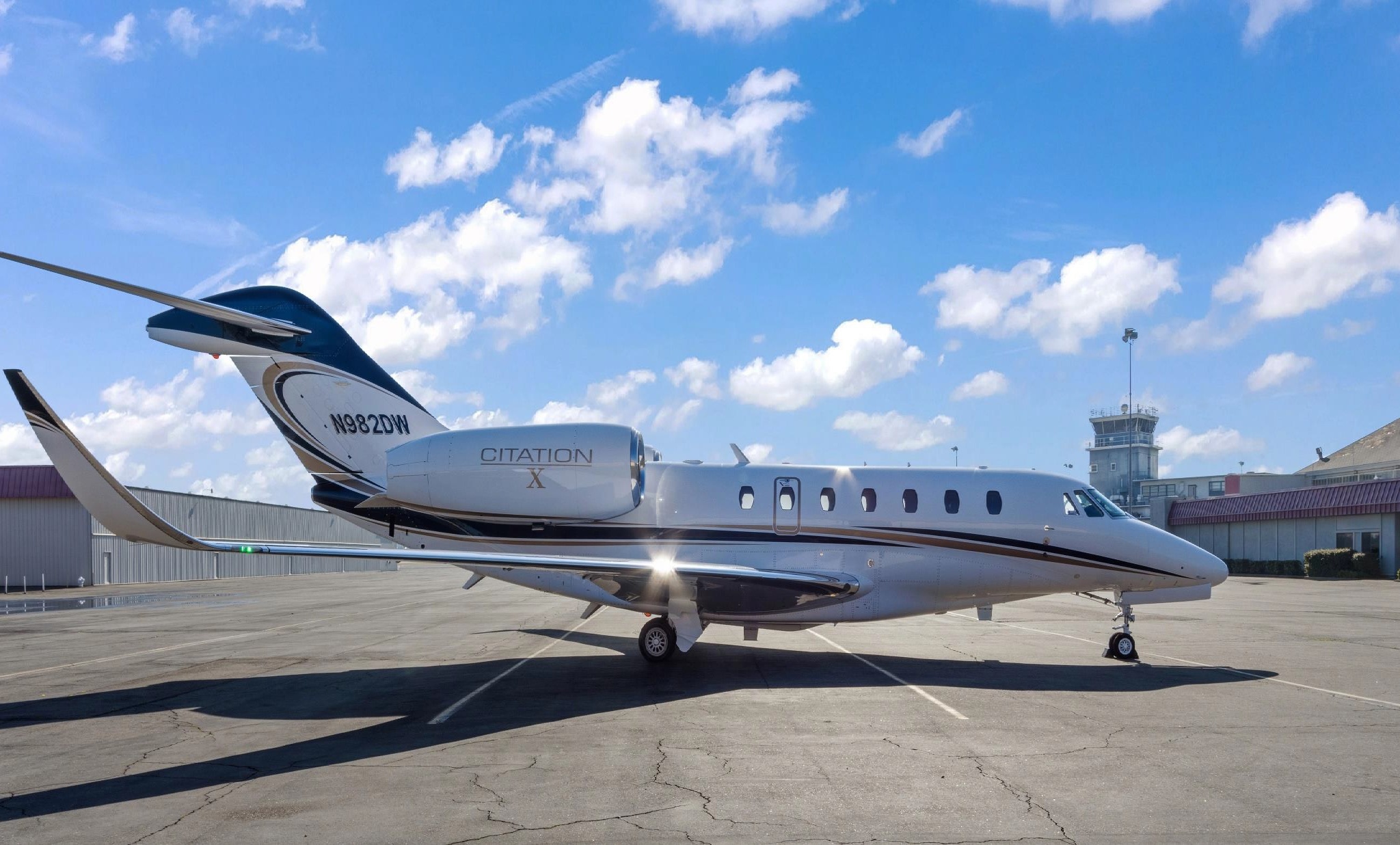 Image of tail N982DW