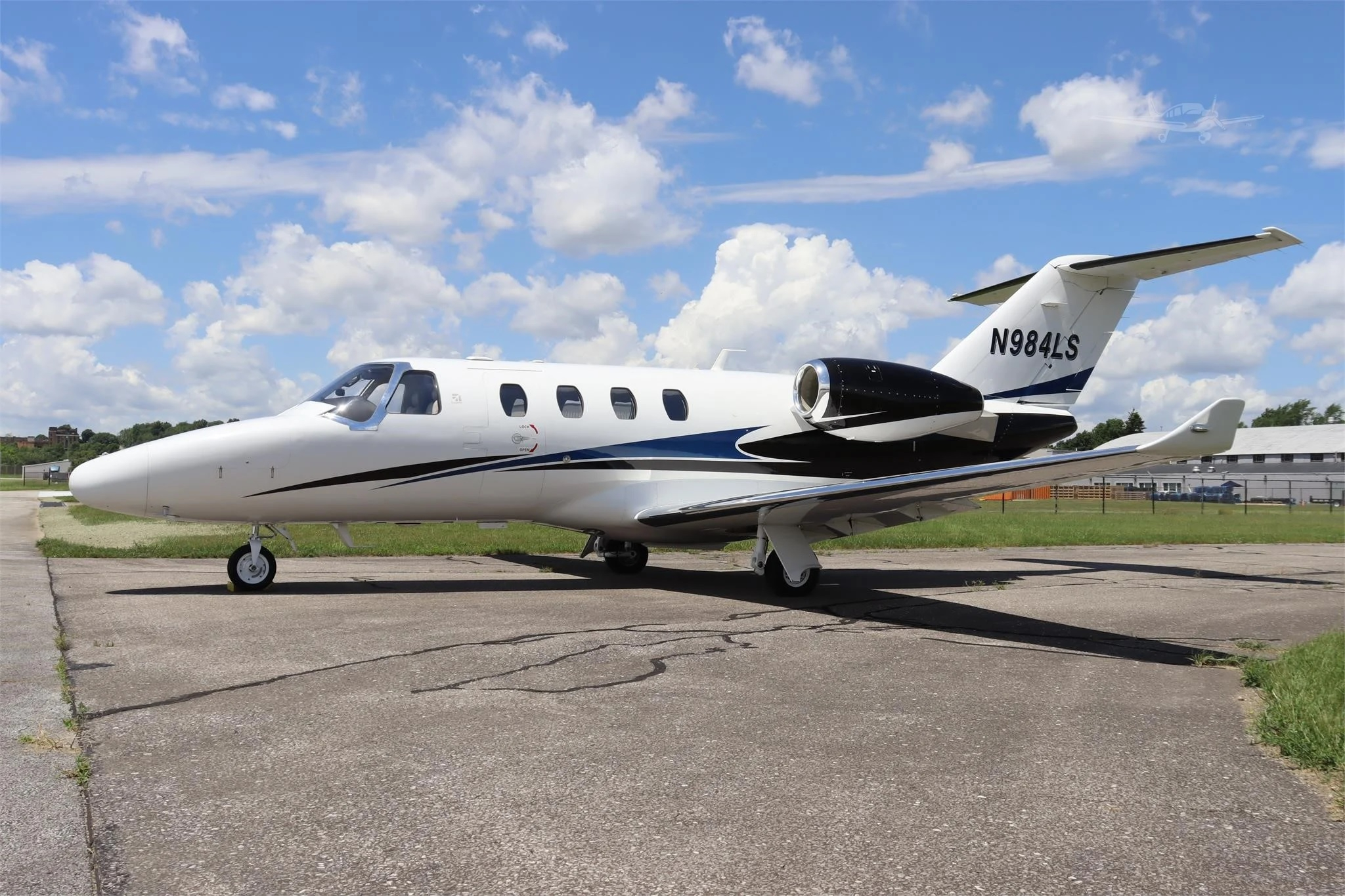 Image of tail N984LS