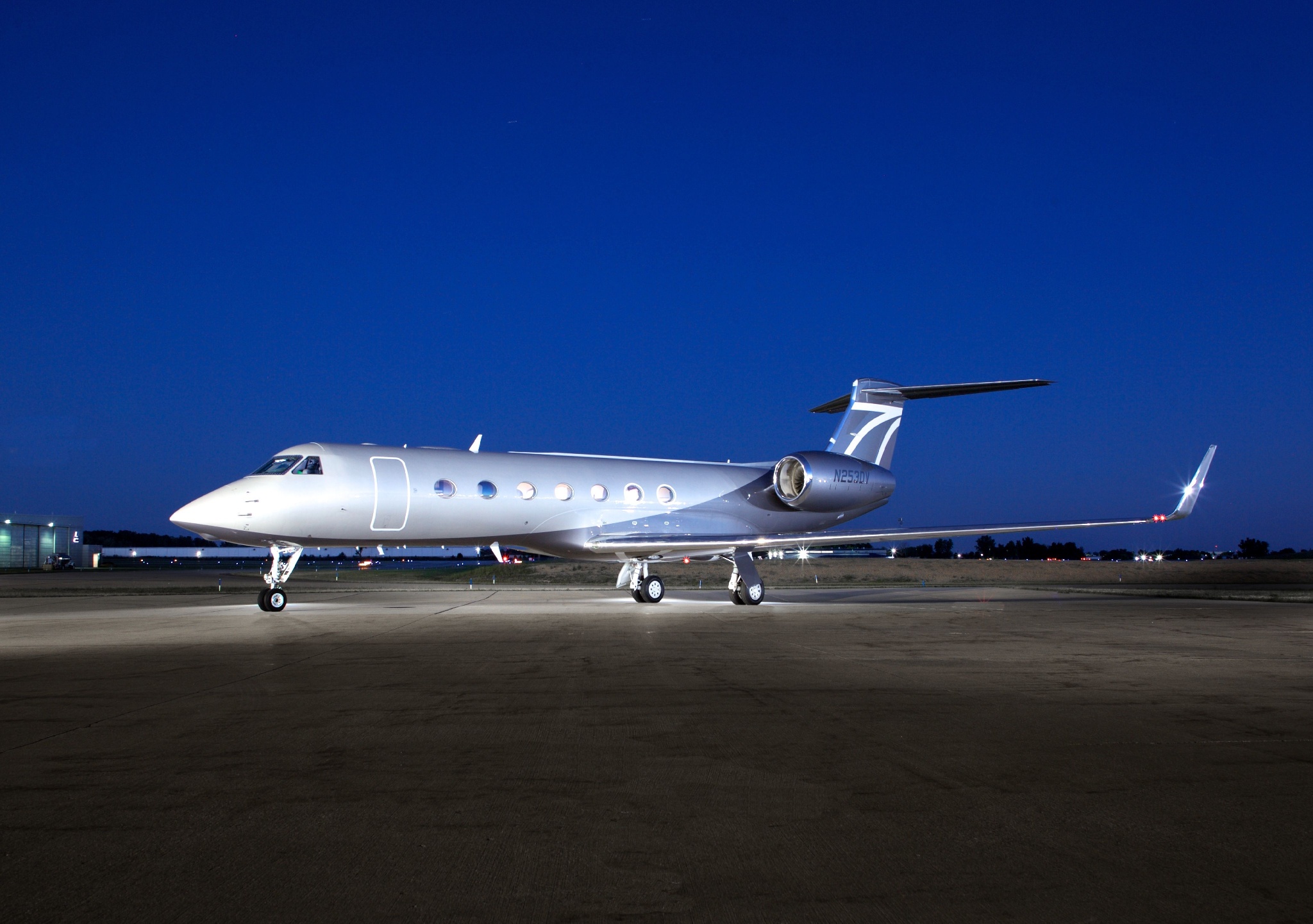 Image of tail N989LR