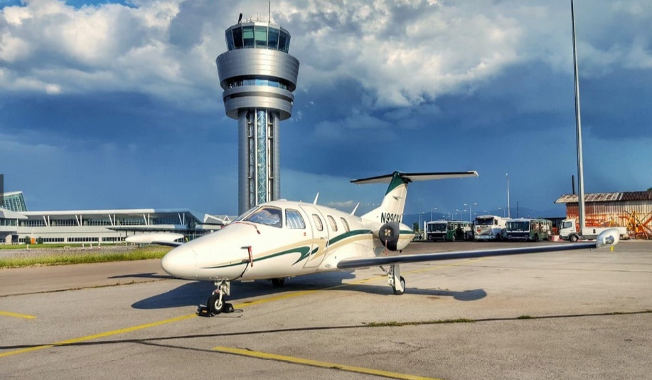 Image of tail N990NA