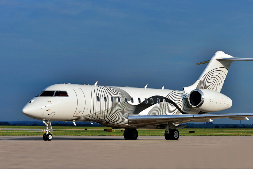 Image of tail OE-IXX